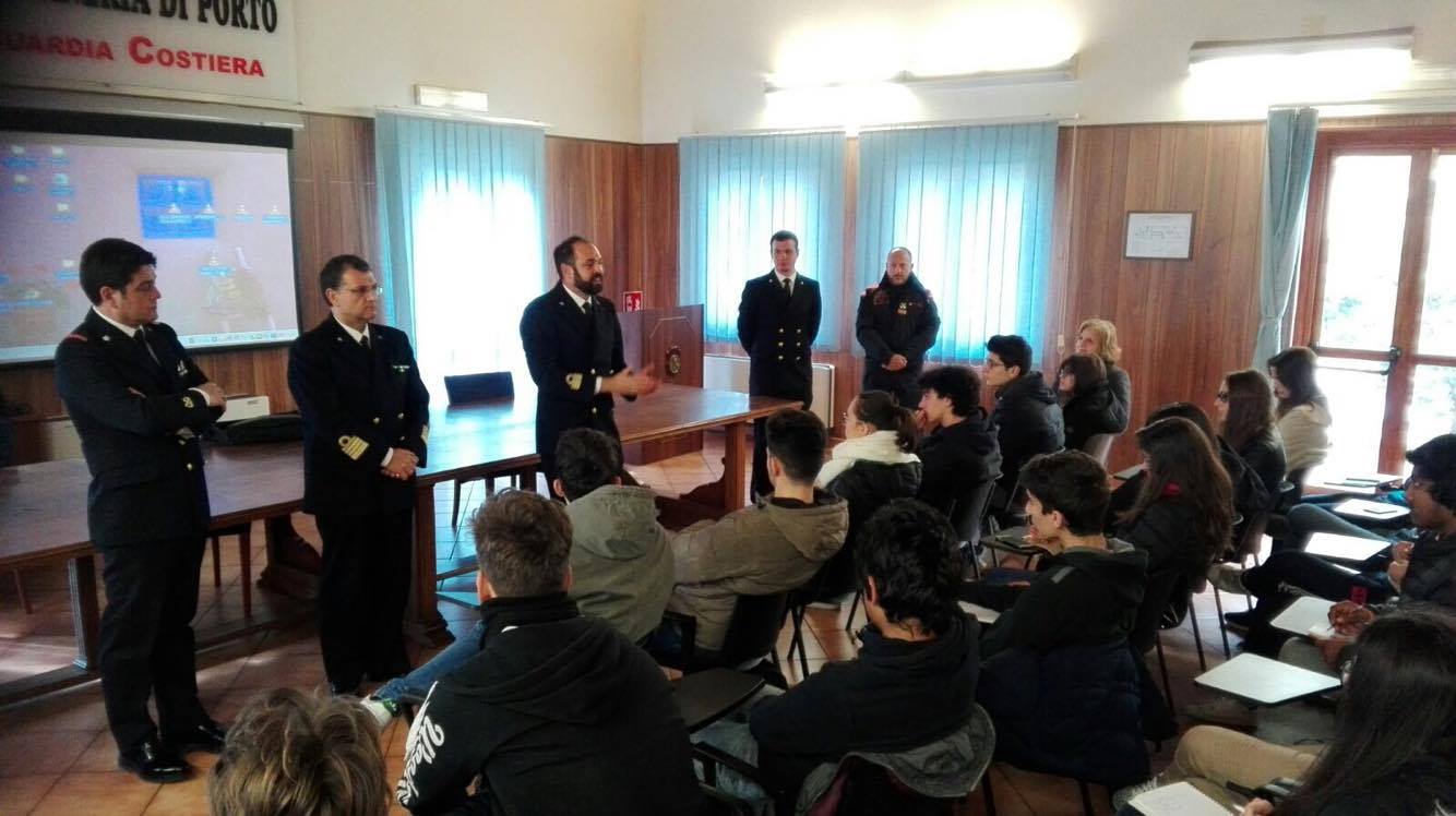 Salvataggi in mare: gli studenti del Cannizzaro in visita alla Capitaneria di Porto