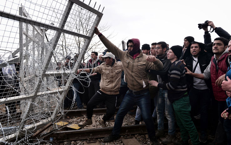 Tensioni al confine tra Macedonia e Grecia: “Fallimento politiche UE su migrazioni”